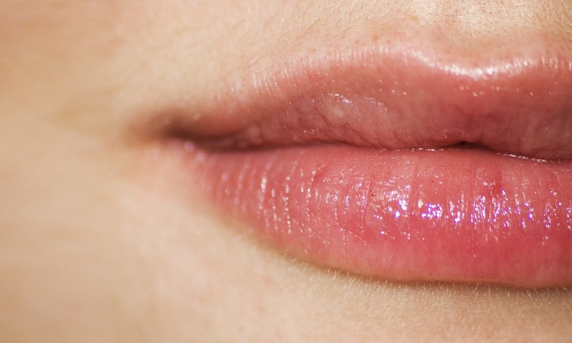 Huile végétale pour les lèvres : Les huiles nourrissantes pour lutter contre les gerçures
