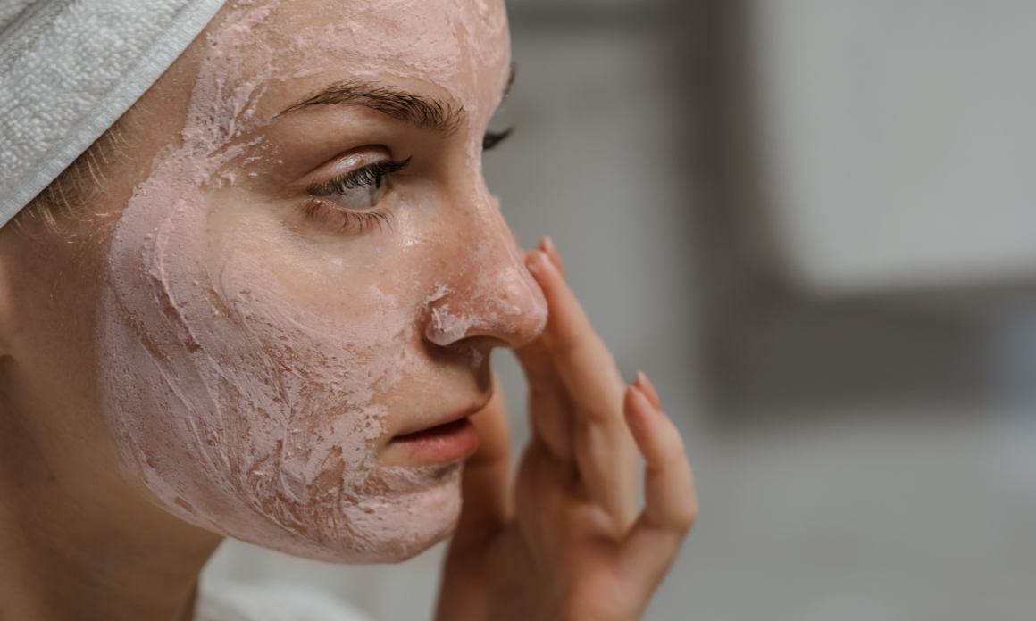 Masque à l’argile rose : Recettes maison pour les peaux sensibles