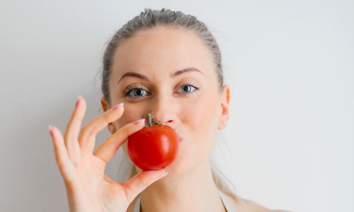 Masque visage à la tomate pour une peau purifiée : Recette maison pour les peaux grasses